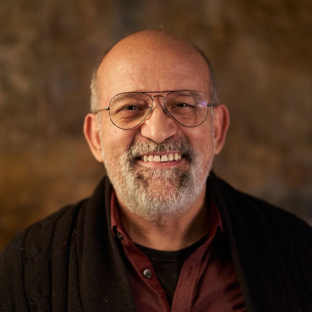portrait-of-a-middle-aged-caucasian-smiling-man-lo-AUU2WEJ-1-1.jpg